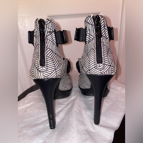 BCBGeneration Gala Platform Sandal; Women’s Size 7M - Picture 7 of 9